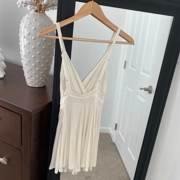 Urban Outfitters Kimchi Blue Veruca Skirted Wrap Romper XS - Picture 6 of 8